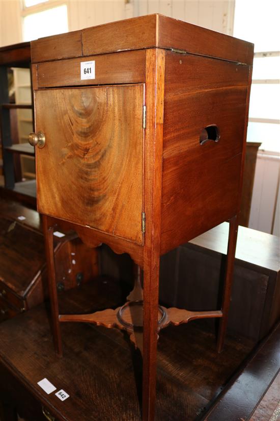 Mahogany table for basin(-)